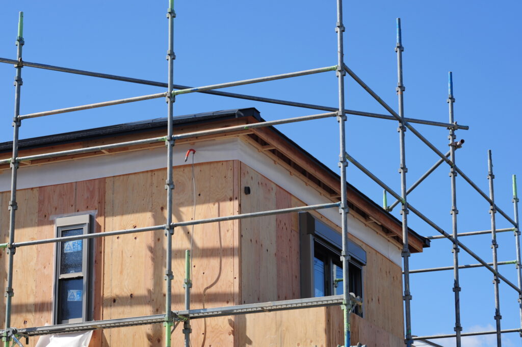 愛知で規格住宅を建てるには|車社会・平屋人気・二世帯文化に合わせた住まいとローコストの工夫