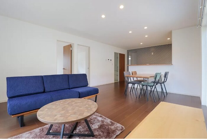 2グレート×ネイビーが映える平屋