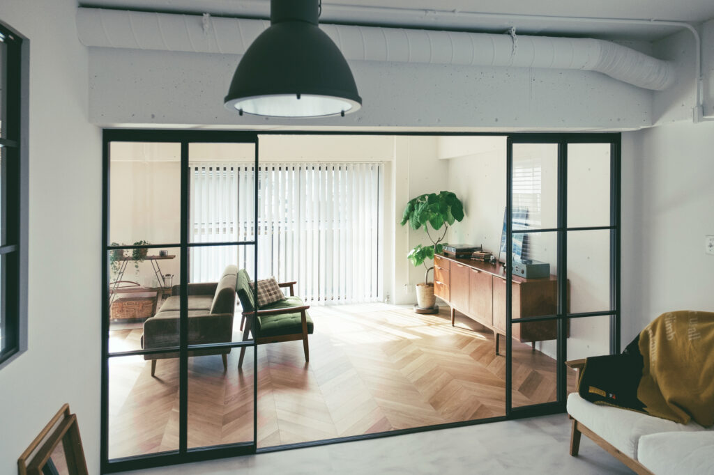 リノベーションしたリビング｜千葉県で中古一戸建てを検討する前に｜1,000万円以下・500万円物件の注意点と規格住宅の選択肢を解説